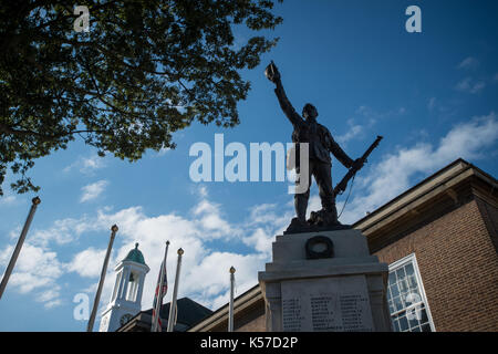 Monument commémoratif de guerre à l'extérieur des municipalités de worthing worthing town hall à Worthing, West Sussex, UK, en Angleterre. Banque D'Images