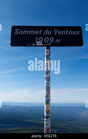 Panneau pour le Sommet en haut du Mont Ventoux Banque D'Images