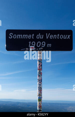 Panneau pour le Sommet en haut du Mont Ventoux Banque D'Images