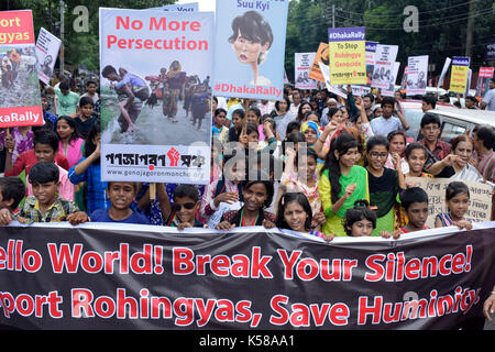 Dhaka, Bangladesh. 05Th sep 2017. Dhaka, Bangladesh - septembre 07, 2017 : les militants du Bangladesh organisent une manifestation dans la capitale, Dhaka, Bangladesh contre la récente attaque contre la communauté Rohingya musulmans au Myanmar. Des milliers de maisons ont été détruites dans plusieurs villages au milieu d'une répression permanente par les militaires birmans. crédit : sk Hasan Ali/Alamy live news Banque D'Images