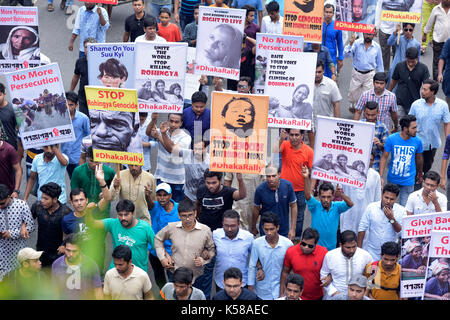 Dhaka, Bangladesh. 05Th sep 2017. Dhaka, Bangladesh - septembre 07, 2017 : les militants du Bangladesh organisent une manifestation dans la capitale, Dhaka, Bangladesh contre la récente attaque contre la communauté Rohingya musulmans au Myanmar. Des milliers de maisons ont été détruites dans plusieurs villages au milieu d'une répression permanente par les militaires birmans. crédit : sk Hasan Ali/Alamy live news Banque D'Images