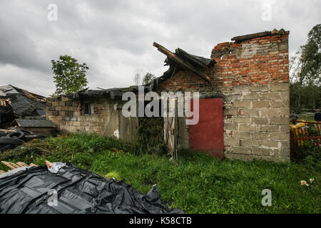 Trzebun, Pologne. 05Th sep 2017. endommagé pendant la tempête tragique maison est vu dans trzebun, dans le nord de la Pologne le 8 septembre 2017 les membres de l'UE . parilament a visité les régions touchées par la tempête tragique en août 2017 dans le nord de la Pologne. Les parlementaires de la plate-forme civique (PO), montre aux membres de l'UE Parlement européen les effets de la tempête, et demandé l'appui de la population touchée. crédit : Michal fludra/Alamy live news Banque D'Images