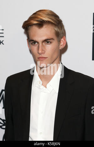 New York, États-Unis. 05Th sep 2017. modèle presley gerber assiste à la première rangée, tous les jours de la mode du prix des médias at four seasons hotel new york le centre-ville le 8 septembre 2017 à New York, NY, USA. crédit : akphoto/Alamy live news Banque D'Images