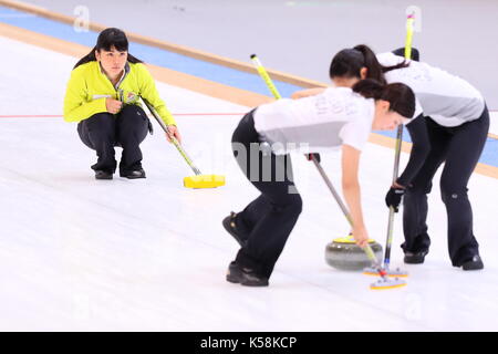Hokkaido, Japon. Sep 9, 2017. chiaki matsumura () curling : play-off de décider la représentante des femmes du Japon pour les jeux olympiques d'hiver de pyeongchang 2018, deuxième manche macth entre ls kitami 5-7 chubu electric power au curling tokoro à Hokkaido, Japon . Crédit : naoki nishimura/aflo sport/Alamy live news Banque D'Images