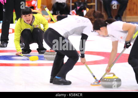 Hokkaido, Japon. Sep 9, 2017. chiaki matsumura () curling : play-off de décider la représentante des femmes du Japon pour les jeux olympiques d'hiver de pyeongchang 2018, deuxième manche macth entre ls kitami 5-7 chubu electric power au curling tokoro à Hokkaido, Japon . Crédit : naoki nishimura/aflo sport/Alamy live news Banque D'Images
