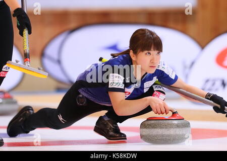 Hokkaido, Japon. Sep 9, 2017. yumi Suzuki (ls) curling : play-off de décider la représentante des femmes du Japon pour les jeux olympiques d'hiver de pyeongchang 2018, deuxième manche macth entre ls kitami 5-7 chubu electric power au curling tokoro à Hokkaido, Japon . Crédit : naoki nishimura/aflo sport/Alamy live news Banque D'Images