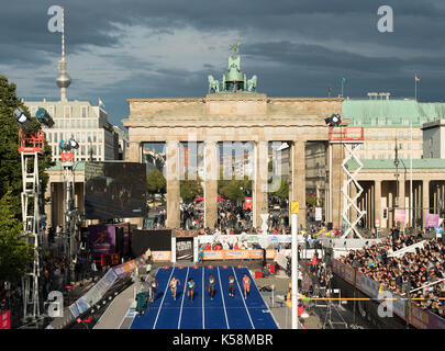 Berlin, Allemagne. 2Nd sep 2017. La piste de course en face de la porte de Brandebourg à Berlin le 'vole' dlv compétition d'athlétisme internationale à Berlin, Allemagne, 2 septembre 2017. photo : annegret hilse/dpa/Alamy live news Banque D'Images