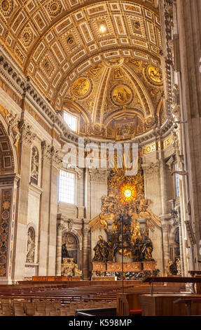 Italie Rome Italie Vatican l'intérieur du dôme de la Basilique St Pierre chapelle latérale intérieur personne n'Vatican Rome Italie Europe de l'UE Banque D'Images