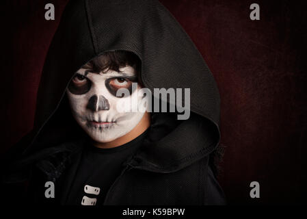 Garçon dans halloween.garçon vêtu comme un squelette Banque D'Images