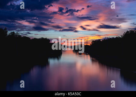 Ciel coucher de soleil colorés de l'été Banque D'Images