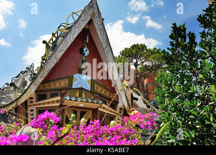 Da Lat,Vietnam - Feb 22,2015 : Hang Nga guesthouse, populairement connu sous le nom de Crazy House à Dalat, au Vietnam. Il est conçu par l'architecte vietnamienne Banque D'Images