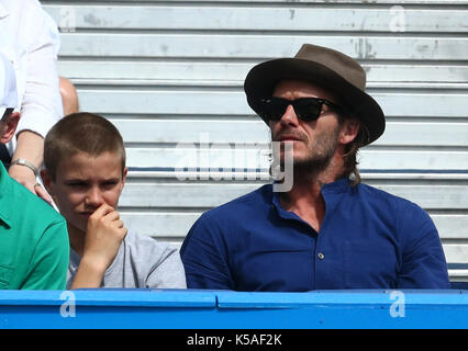 David Beckham et Romeo Beckham regardant Sam Querrey (USA) pendant les singles hommes Round Two match des Championnats ATP Aegon au Queen's Club avec: David Beckham, Romeo Beckham où: Londres, Grand Londres, Royaume-Uni quand: 22 juin 2017 crédit: WENN.com Banque D'Images