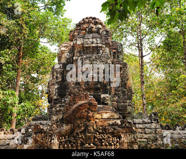 Bouddha visage sculpté dans la pierre au temple d'Angkor Wat, Cambodge Banque D'Images