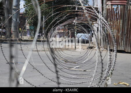 Srinagar, Inde. 05Th sep 2017. compétentes au Jammu-et-Cachemire aujourd'hui imposé des restrictions dans certaines parties du centre-ville de Srinagar à prévenir les manifestations contre les massacres de musulmans rohingya. crédit : faisal bhat/pacific press/Alamy live news Banque D'Images