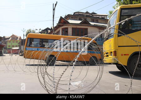 Srinagar, Inde. 05Th sep 2017. compétentes au Jammu-et-Cachemire aujourd'hui imposé des restrictions dans certaines parties du centre-ville de Srinagar à prévenir les manifestations contre les massacres de musulmans rohingya. crédit : faisal bhat/pacific press/Alamy live news Banque D'Images