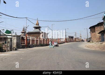 Srinagar, Inde. 05Th sep 2017. compétentes au Jammu-et-Cachemire aujourd'hui imposé des restrictions dans certaines parties du centre-ville de Srinagar à prévenir les manifestations contre les massacres de musulmans rohingya. crédit : faisal bhat/pacific press/Alamy live news Banque D'Images