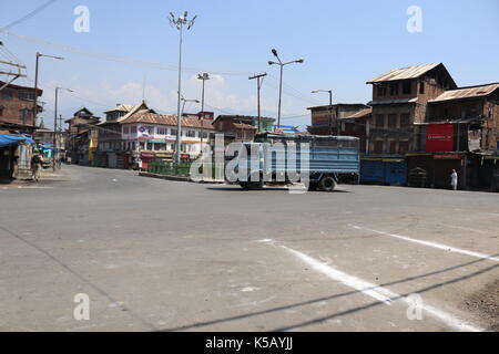 Srinagar, Inde. 05Th sep 2017. compétentes au Jammu-et-Cachemire aujourd'hui imposé des restrictions dans certaines parties du centre-ville de Srinagar à prévenir les manifestations contre les massacres de musulmans rohingya. crédit : faisal bhat/pacific press/Alamy live news Banque D'Images