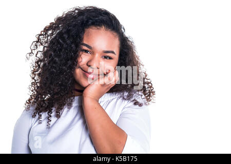 Belle jeune femme africaine posing isolated over white Banque D'Images