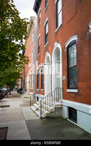 Vue extérieure de la rangée de maisons et d'appartements Fairmount, section de Philadelphie, Pennsylvanie, USA Banque D'Images