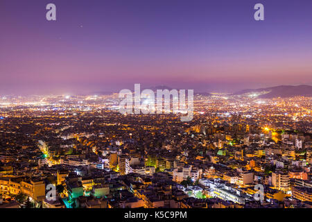 Vue panoramique d'Athènes, Grèce, juste après le coucher du soleil. Banque D'Images