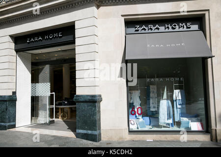 Un logo affiche à l'extérieur d'un magasin Zara Home à Barcelone, Espagne, le 30 août 2017. Banque D'Images