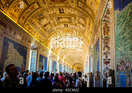 Vue générale de l'art et de sculptures dans la Cité du Vatican, Rome, Italie, le 5 juillet 2016. Banque D'Images