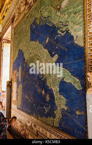 Vue générale de l'art et de sculptures dans la Cité du Vatican, Rome, Italie, le 5 juillet 2016. Banque D'Images