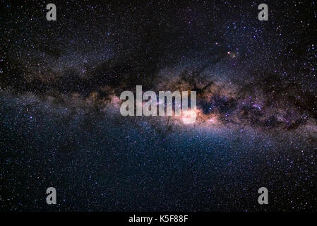 L'austral Voie Lactée, avec les détails de sa base de couleur, une luminosité étonnante. Capturées à partir de l'hémisphère Sud. Banque D'Images
