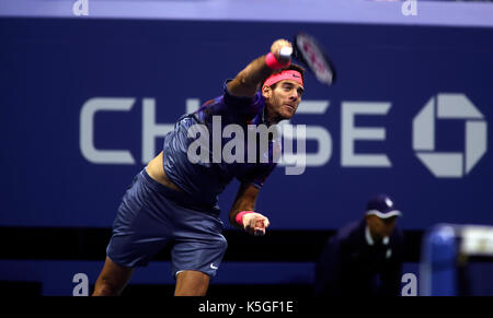 US Open de Tennis : New York, 8 septembre, 2017 - L'Argentine, Juan Martin del Potro en poste au cours de sa défaite face à Rafael Nadal de l'Espagne dans leur match de demi-finale à l'US Open à Flushing Meadows, New York. Banque D'Images