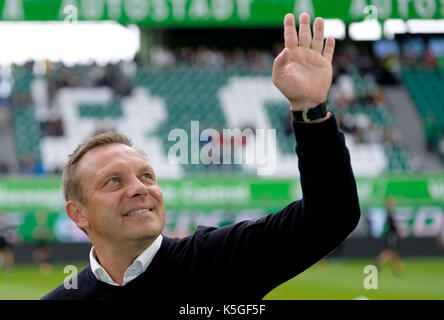 Wolfsburg, Allemagne. Sep 9, 2017 Le gestionnaire de Hanovre. breitenreiter andré en avant de la Bundesliga match de foot entre vfl wolfsburg et Hanovre 96 dans l'arène de Volkswagen à Wolfsburg, Allemagne, 9 septembre 2017. (Conditions d'embargo - attention : en raison de la lignes directrices d'accréditation, le LDF n'autorise la publication et l'utilisation de jusqu'à 15 photos par correspondance sur internet et dans les médias en ligne pendant le match.) photo : Peter steffen/dpa/Alamy live news Banque D'Images