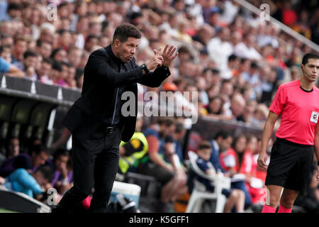 Valence, Espagne. 09Th sep 2017. entraîneure-chef de l'Atletico de Madrid diego pablo simeone au cours de l'espagnol la liga match entre Valence CF vs Atlético de Madrid au stade Mestalla on September 09, 2017. crédit : gtres más información en ligne comuniación,s.l./Alamy live news Banque D'Images