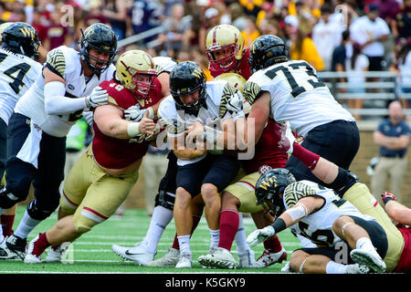 Chestnut Hill, Massachusetts, USA. Sep 9, 2017. Wake Forest Demon diacres quarterback John Wolford (10) s'est arrêté au cours de la NCAA Division 1 match de football entre les diacres et Wake Forest Demon Le Boston College Eagles tenue à Alumni Stadium à Chestnut Hill, Massachusetts. Eric Canha/CSM/Alamy Live News Banque D'Images