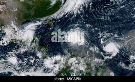 Golfe du Mexique, aux États-Unis. 09Th sep 2017. L'ouragan katia, à gauche, à l'ouragan l'IRMA, centre, et l'ouragan jose, droite, sont dans l'océan atlantique, une tempête de catégorie 5 est illustré par le satellite GOES-16 9 septembre 2017. crédit : planetpix/Alamy live news Banque D'Images