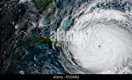 Golfe du Mexique, aux États-Unis. 09Th sep 2017. L'ouragan irma le long de la côte de Cuba comme il se dirige vers le sud de la Floride comme une tempête de catégorie 5, comme illustré par le satellite GOES-16 9 septembre 2017. crédit : planetpix/Alamy live news Banque D'Images