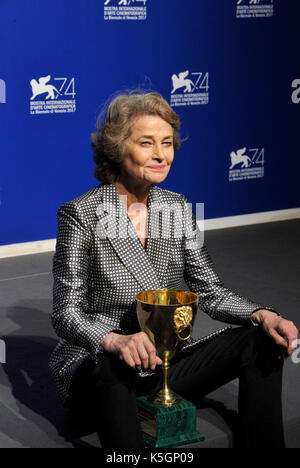Venise, Italie. 9 septembre, 2017. 74e festival du film de Venise 2017 photocall photo gagnants charlote rampling : indépendant Crédit photo agency srl/Alamy live news Banque D'Images