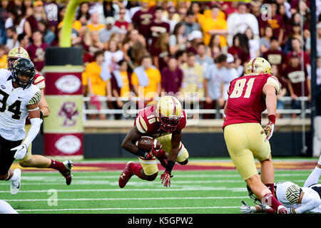 Chestnut Hill, Massachusetts, USA. Sep 9, 2017. Boston College Eagles wide receiver Thadd Smith (18) s'est déclenché à courir le ballon au cours de la NCAA Division 1 match de football entre les diacres et Wake Forest Demon Le Boston College Eagles tenue à Alumni Stadium à Chestnut Hill, Massachusetts. Eric Canha/CSM/Alamy Live News Banque D'Images