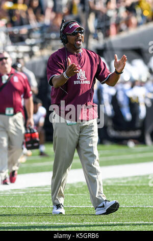 Nashville, Tennessee, USA. 2Nd Sep 2017. L'Alabama A&M l'entraîneur-chef James Spady lors d'un match entre le Texas A&M et les Bulldogs de Vanderbilt Commodores au stade Vanderbilt à Nashville, TN. Thomas McEwen/CSM/Alamy Live News Banque D'Images