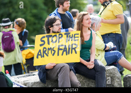 Londres, Royaume-Uni. 9 Septembre, 2017. Des groupes et individus, y compris des Quakers, Parti Vert, Campagne contre le commerce des armes juste au centre d'exposition ExCel regroupant autour de l'idée de la paix et de perturber le DEES. Penelope Barritt/Alamy Live News Banque D'Images