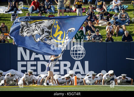 Annapolis, MD, USA. Sep 9, 2017. Les aspirants de l'Académie navale célébrer un touchdown avec push ups au cours de NCAA football match entre les aspirants de l'académie navale des États-Unis et l'Université Tulane Green Wave à Navy Marine Corp Memorial Stadium à Annapolis, MD. Justin Cooper/CSM/Alamy Live News Banque D'Images