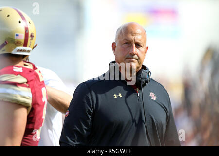 Alumni Stadium. Sep 9, 2017. MA, USA, Boston College Eagles l'entraîneur-chef Steve Addazio en action au cours de la NCAA football match entre service démon des forêts les diacres et les Boston College Eagles à Alumni Stadium. Service Forest défait Boston College 34-10. Anthony Nesmith/CSM/Alamy Live News Banque D'Images