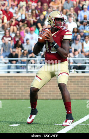 Alumni Stadium. Sep 9, 2017. MA, USA, Boston College Eagles quarterback Anthony Brown (13) se prépare à lancer au cours de la seconde moitié d'un match de football NCAA entre service démon des forêts les diacres et les Boston College Eagles à Alumni Stadium. Service Forest défait Boston College 34-10. Anthony Nesmith/CSM/Alamy Live News Banque D'Images