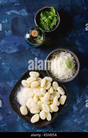 Gnocchi de pommes de terre non cuites brutes Banque D'Images