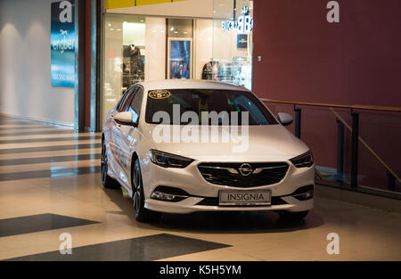 Graz, Autriche - 8 septembre 2017 : La nouvelle Opel Insignia sur l'affichage à l'centre commercial Seiersberg Banque D'Images