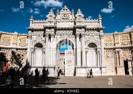 Istanbul, Turquie - 26 août 2017 : les touristes sont de visiter le palais de Dolmabahce à Istanbul TURQUIE Banque D'Images