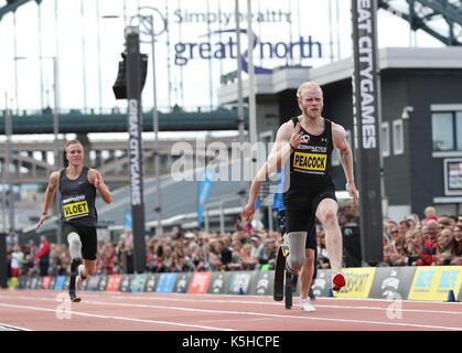 La société britannique jonnie peacock remporte le 100m hommes t44 pendant le Grand Nord citygames au Newcastle Quayside. Banque D'Images