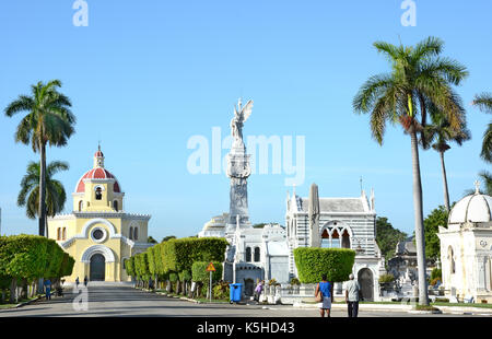La Havane, Cuba - juillet 22, 2016 : Chapelle principale au cimetière Colon. Le cimetière est considéré comme le plus important sur l'ot en Amérique latine dans l'historique Banque D'Images