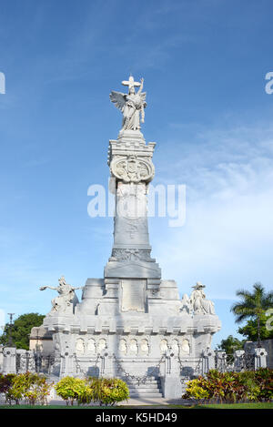La Havane, Cuba - juillet 22, 2016 : les pompiers monument cimetière Colon. Le mémorial a été construit pour honorer les pompiers qui ont perdu la vie dans les grands Banque D'Images