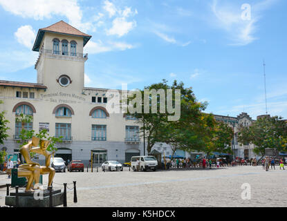 La Havane, Cuba - juillet 21, 2016 : terminal terminal de croisière de la sierra Maestra, Avenida del Puerto, la vieille ville de La Havane (la Habana Vieja), Cuba. Banque D'Images