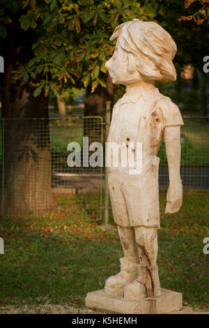 Figurine en bois de Pinocchio créé par l'artiste Artur szoldra international symposium de sculpture pendant à Cesky Tesin. République tchèque. Banque D'Images