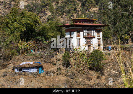 Ferme et terre agricole près de Wangdue Phodran dans l'ouest du Bhoutan. Banque D'Images